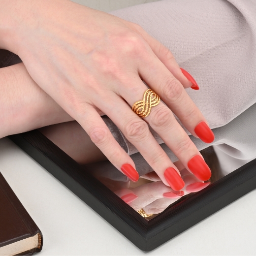women criss cross ring