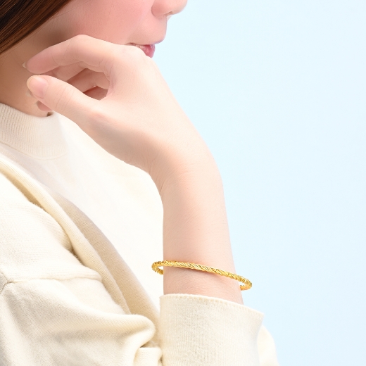 simple twist bangle for women