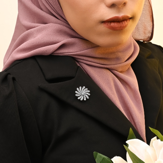 Small Gerbera Flower Brooch for women