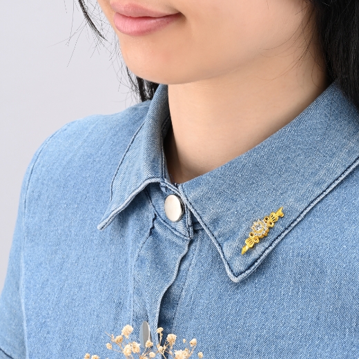 women vintage flower brooch