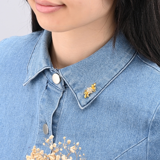 women flower corsage brooch