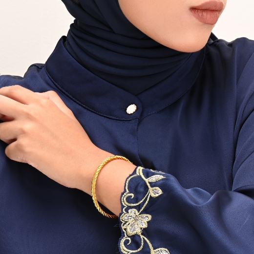 Classic Twisted Bangle for girls